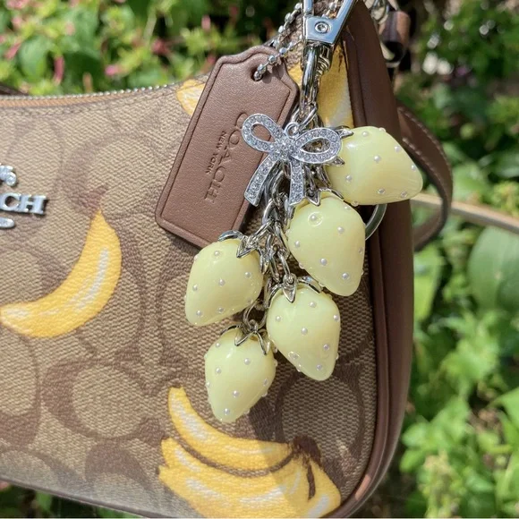 NWT COACH TERI SHOULDER BAG IN SIGNATURE CANVAS WITH BANANA PRINT (CR289) - Picture 4 of 12
